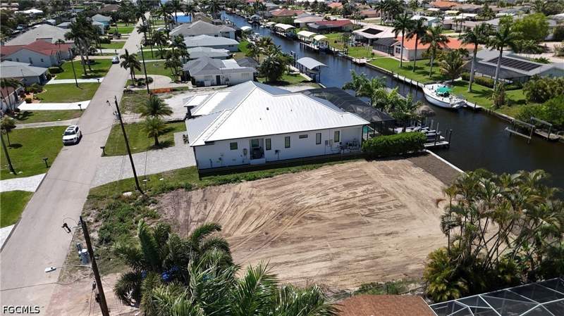 4 bedroom SingleFamilyResidence at 5314 Colonade CT, YACHT CLUB, Cape Coral — photo 4