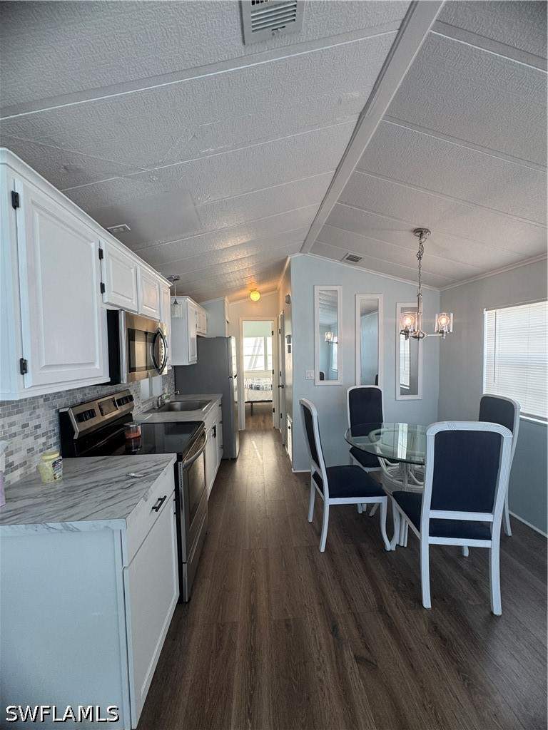 1 bedroom ManufacturedHome at 17010 Puppy Dog Dr, America Outdoors Condo Association Inc, Fort Myers — photo 5