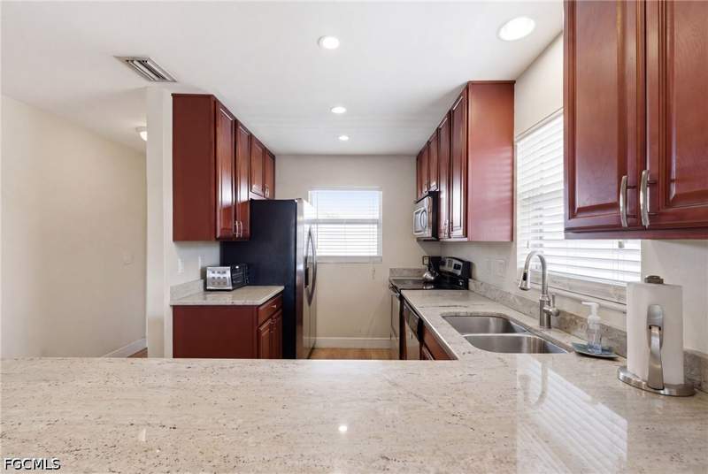 2 bedroom Condominium at 4718 SE 5th Ave 9, Caribbean Breeze Condo, Cape Coral — photo 5