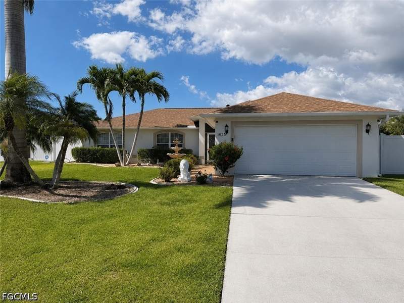 3 bedroom SingleFamilyResidence at 1825 SE 12th Ter, Cape Coral, Cape Coral — photo 2