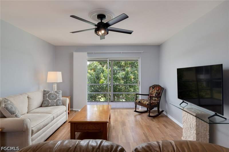 2 bedroom Condominium at 1214 Tropic Ter, Tropic Terrace, North Fort Myers — photo 2