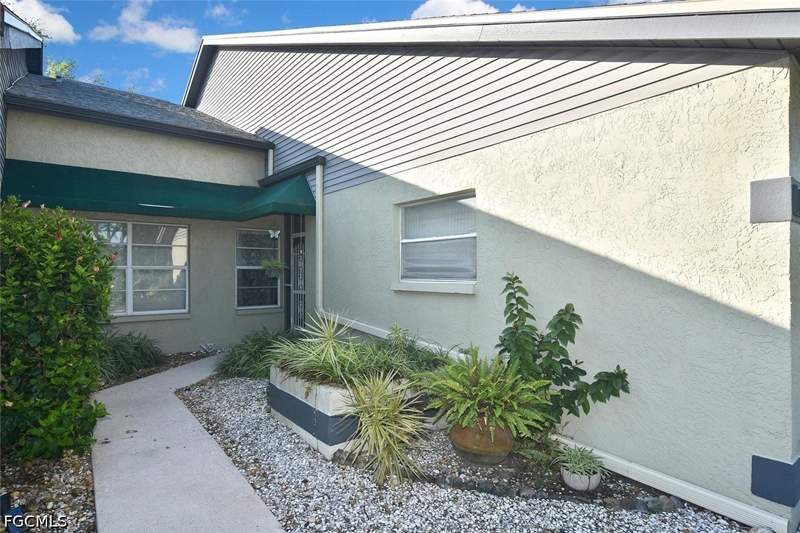 3 bedroom Attached at 201 McGregor Park Cir 201, McGregor Park Condo, Fort Myers — photo 3