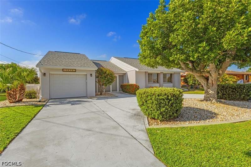 3 bedroom SingleFamilyResidence at 1010 NE 3rd St, Cape Coral, Cape Coral — photo 2
