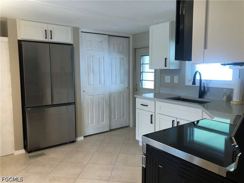 2 bedroom ManufacturedHome at 135 Chisholm Trl, Carriage Village, North Fort Myers — photo 3
