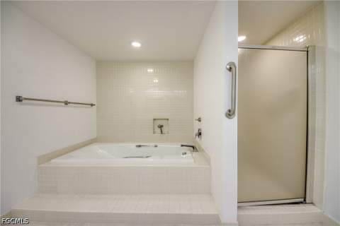 5260 S Landings Dr 407, Fort Myers FL - photo 19 of 35