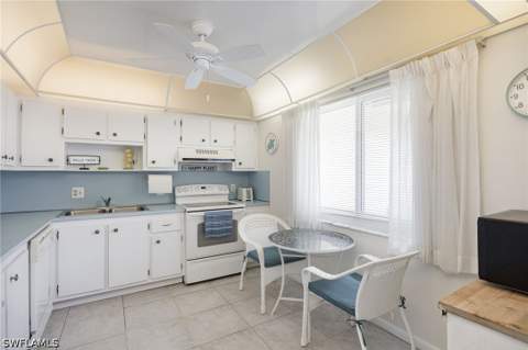 385 Palm Dr 1732, Naples FL - photo 7 of 39