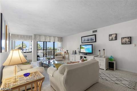 4821 S Landings Dr 205, Fort Myers FL - photo 13 of 40