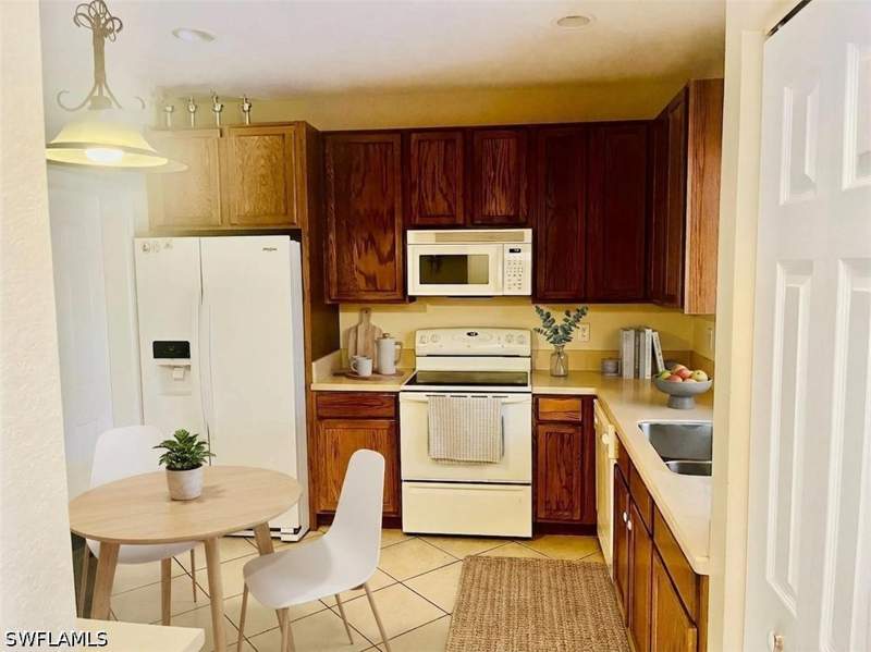3 bedroom Townhouse at 9620 Roundstone Cir, Timberwalk, Fort Myers — photo 4