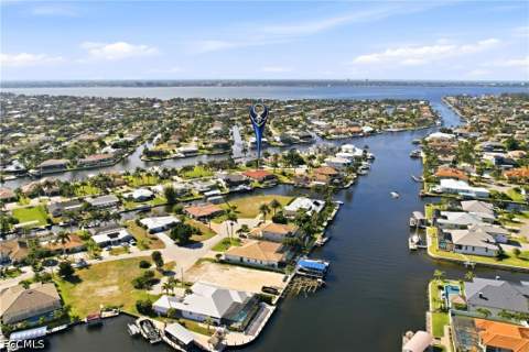 5072 Sorrento Ct, Cape Coral FL - photo 6 of 37