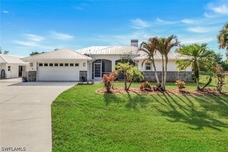 3 bedroom SingleFamilyResidence at 6029 & 6031 Higgins Ave, Buckingham, Fort Myers — photo 3
