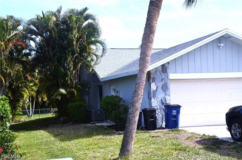 3 bedroom SingleFamilyResidence at 6036 Birnam Wood Ln, Island Park Woodlands, Fort Myers — photo 2