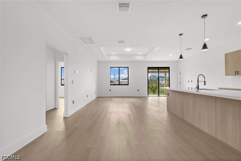 3 bedroom SingleFamilyResidence at 8033 Oakleaf Cir, Labelle, Labelle — photo 5