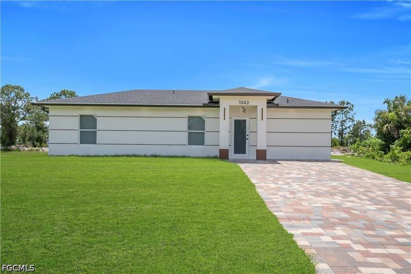 3 bedroom SingleFamilyResidence at 1042 Darlington St, Lehigh Acres, Lehigh Acres — photo 2