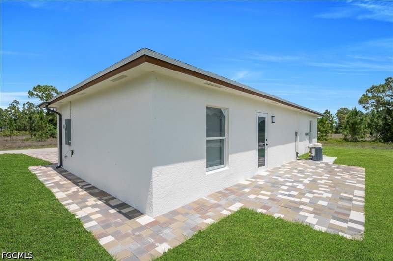 3 bedroom SingleFamilyResidence at 1042 Darlington St, Lehigh Acres, Lehigh Acres — photo 3