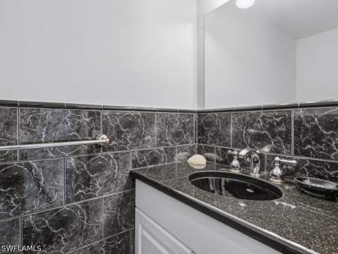 180 Seaview Ct 706, Marco Island FL - photo 15 of 31