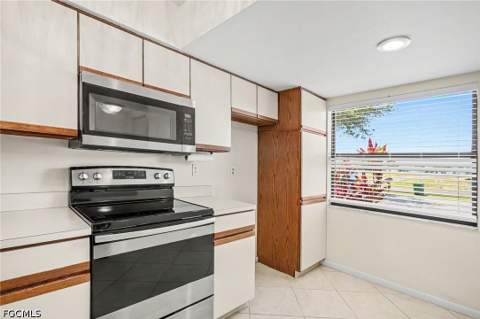 3739 SW 9th Ave 112, Cape Coral FL - photo 7 of 15