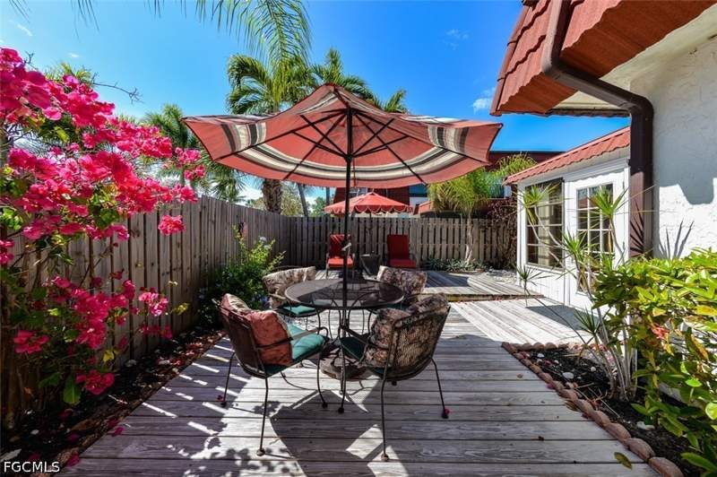 2 bedroom Townhouse at 10891 Meadow Lark Cove Dr, Meadowlark Cove, Fort Myers — photo 2