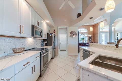8555 Southwind Bay Cir, Fort Myers FL - photo 10 of 33