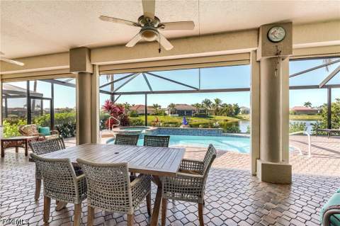 8555 Southwind Bay Cir, Fort Myers FL - photo 12 of 33