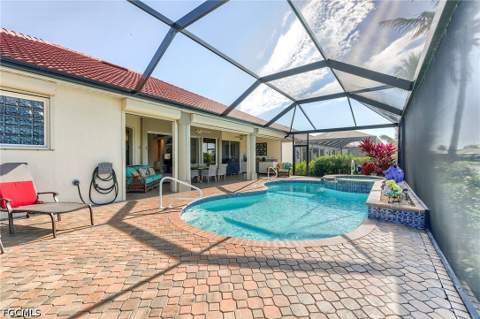 8555 Southwind Bay Cir, Fort Myers FL - photo 16 of 33