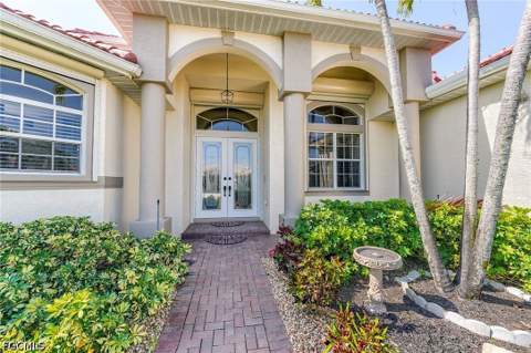 8555 Southwind Bay Cir, Fort Myers FL - photo 6 of 33
