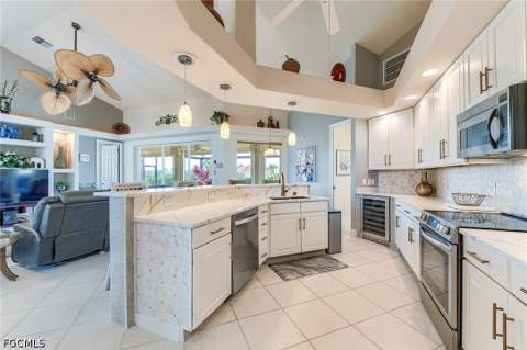 8555 Southwind Bay Cir, Fort Myers FL - photo 9 of 33