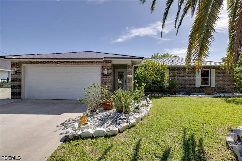 3 bedroom SingleFamilyResidence at 617 SW 9th Ave, Cape Coral, Cape Coral — photo 2
