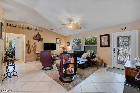 617 SW 9th Ave, Cape Coral FL - photo 9 of 24