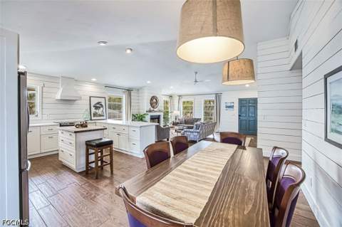 220 Palm Lake Dr, Sanibel FL - photo 8 of 44
