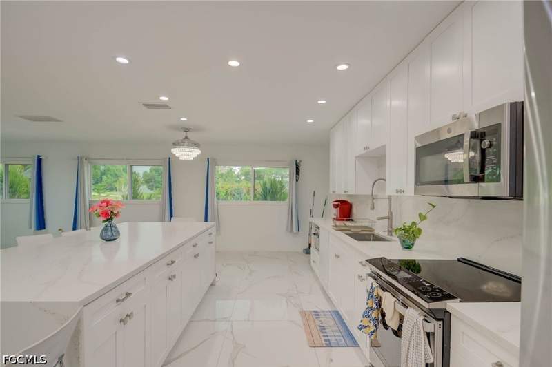 4 bedroom SingleFamilyResidence at 14539 Riverside Dr, Paradise Shores, Fort Myers — photo 4