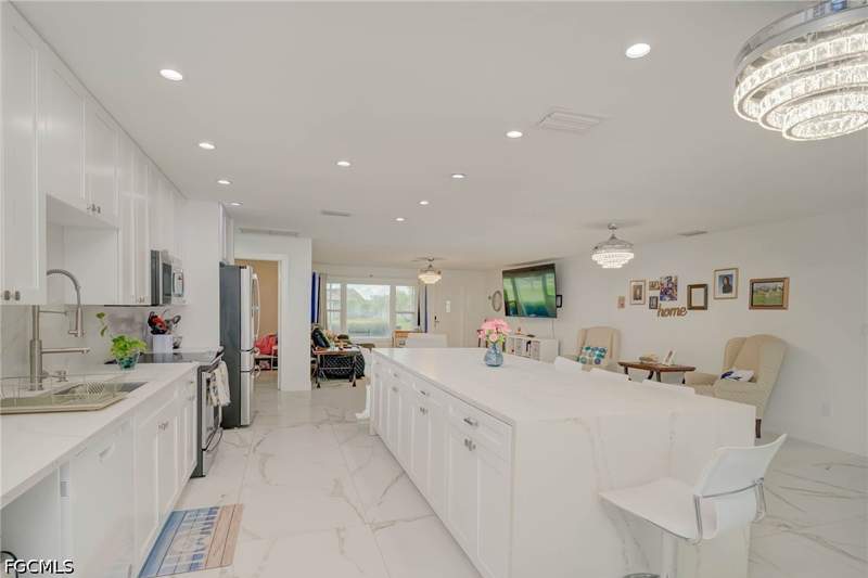 4 bedroom SingleFamilyResidence at 14539 Riverside Dr, Paradise Shores, Fort Myers — photo 5