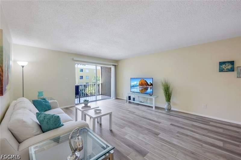 2 bedroom Condominium at 2366 E Mall Dr 418, 6 Fairway Condo, Fort Myers — photo 2