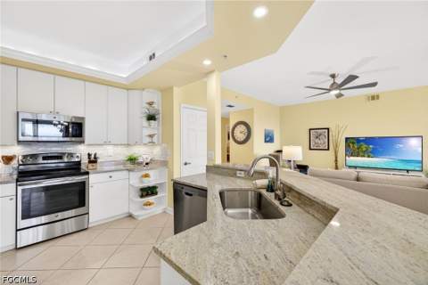 201 Vintage Bay Dr B10, Marco Island FL - photo 6 of 31
