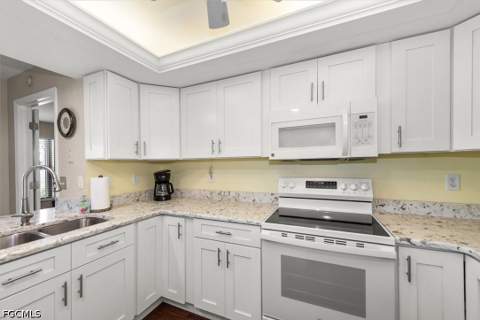 5805 Trailwinds Dr 314, Fort Myers FL - photo 10 of 38