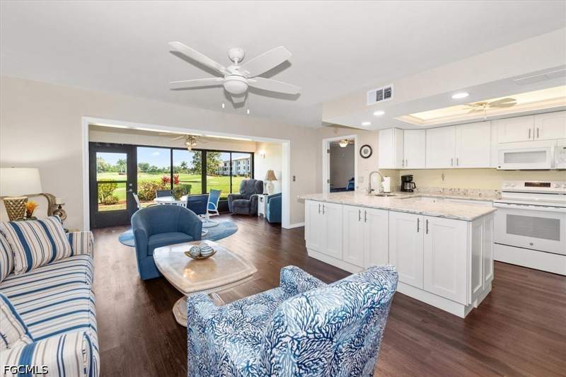 2 bedroom Condominium at 5805 Trailwinds Dr 314, Oakmont Village, Fort Myers — photo 4