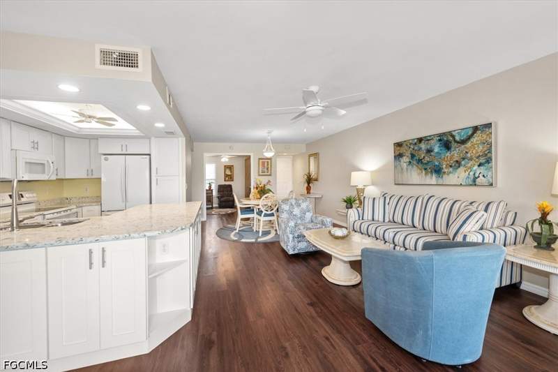 2 bedroom Condominium at 5805 Trailwinds Dr 314, Oakmont Village, Fort Myers — photo 5