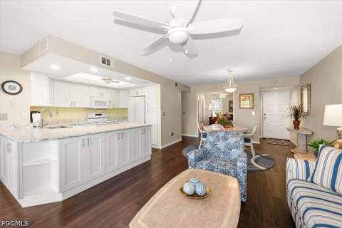 5805 Trailwinds Dr 314, Fort Myers FL - photo 7 of 38