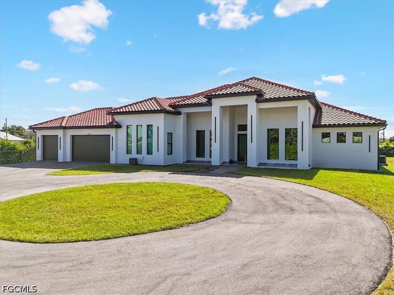 6 bedroom SingleFamilyResidence at 14582 Old Olga Rd, Fort Myers, Fort Myers — photo 5