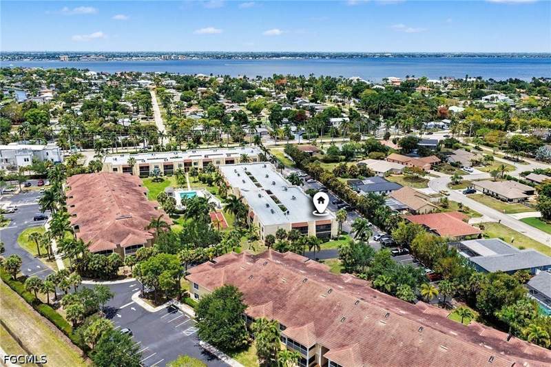 2 bedroom Condominium at 12501 McGregor Blvd 10, Maple Gardens, Fort Myers — photo 3
