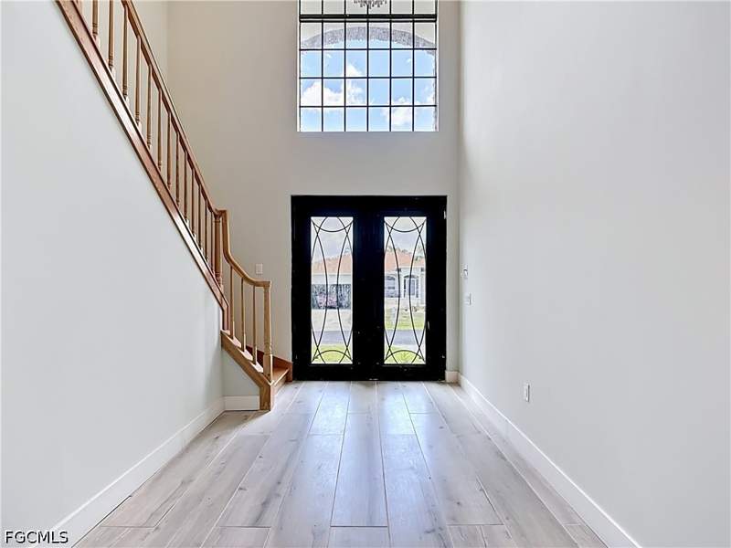5 bedroom SingleFamilyResidence at 8831 Woodgate Dr, Woodgate Estates, Fort Myers — photo 3