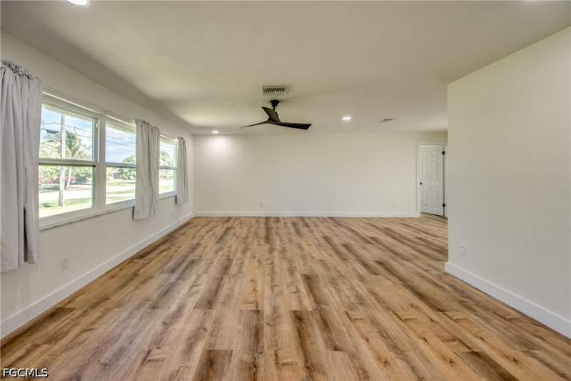 4 bedroom SingleFamilyResidence at 3009 SE 10th Ave, Cape Coral, Cape Coral — photo 3