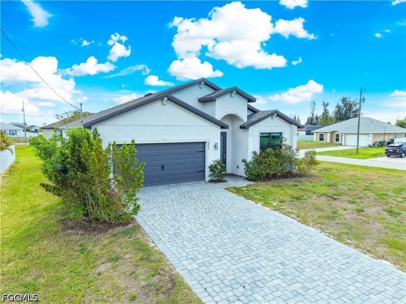 4 bedroom SingleFamilyResidence at 2021 NE 4th Ave, Cape Coral, Cape Coral — photo 2