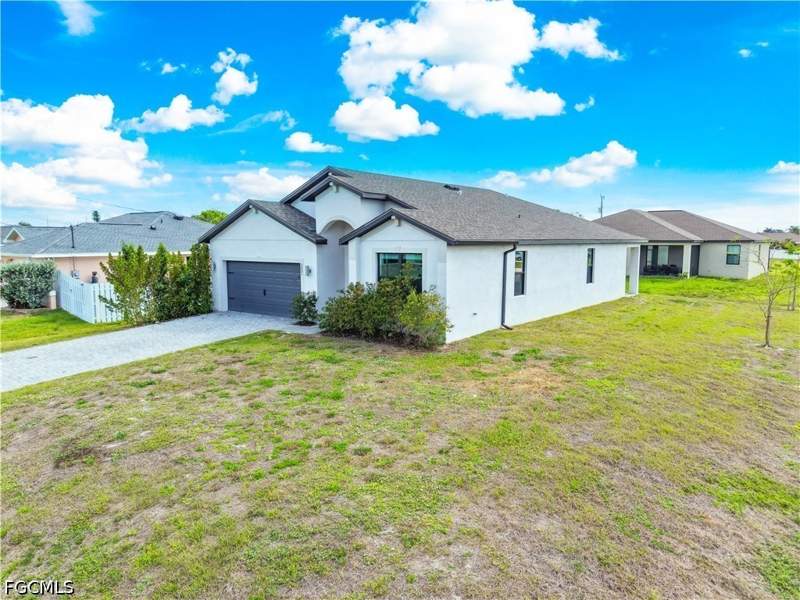 4 bedroom SingleFamilyResidence at 2021 NE 4th Ave, Cape Coral, Cape Coral — photo 3