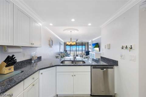 6400 Estero Blvd 402, Fort Myers Beach FL - photo 10 of 32