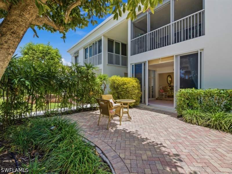 2 bedroom Condominium at 211 3rd Ave S 211, Manor Apts, Naples — photo 5