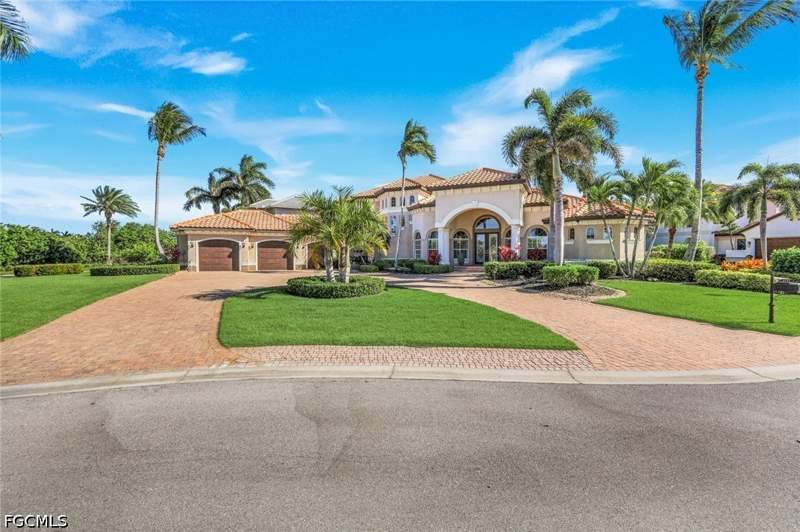 5 bedroom SingleFamilyResidence at 5727 Yardarm Ct, Harbour Preserve, Cape Coral — photo 4