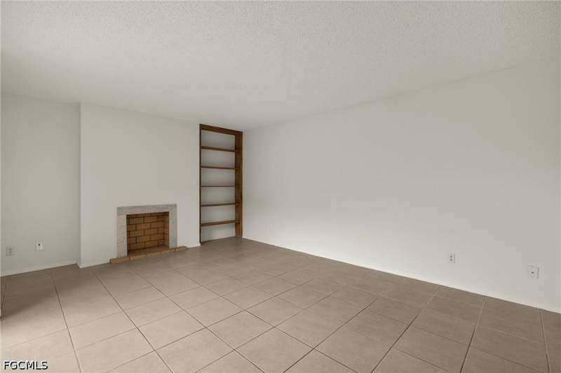 2 bedroom Townhouse at 1520 Park Meadows Dr 1, Parkwoods Townhouse Community, Fort Myers — photo 4