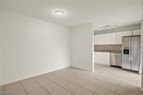 1520 Park Meadows Dr 1, Fort Myers FL - photo 8 of 38