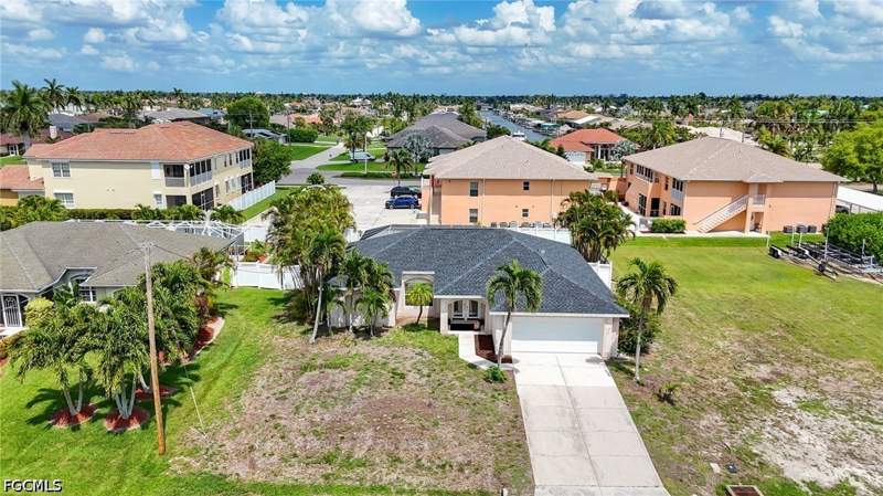 3 bedroom SingleFamilyResidence at 5333 SW 16th Pl, Cape Coral, Cape Coral — photo 5