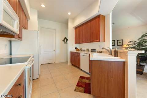 6011 Jonathans Bay Cir 402, Fort Myers FL - photo 10 of 28